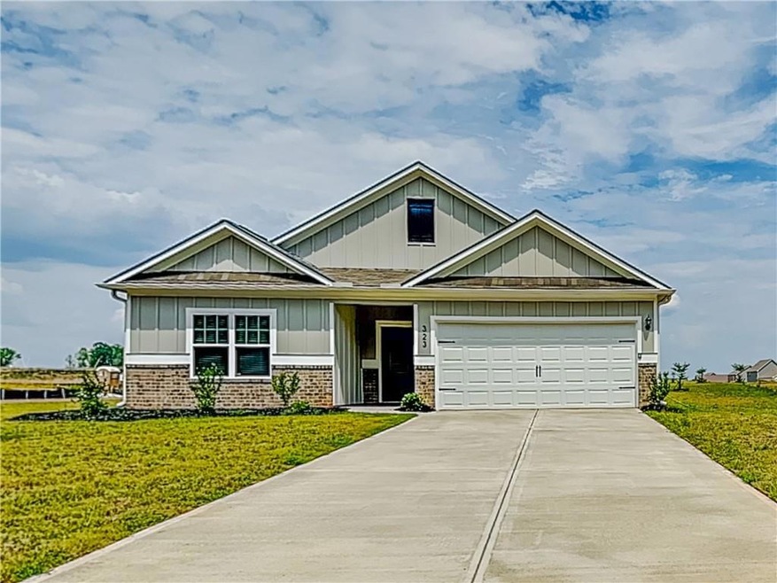 323 Oliver Dr, Locust Grove, GA 30248 - photo 1