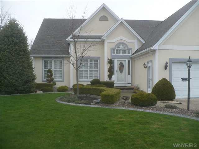 2645 Pinelake Dr, Niagara Falls, NY 14304 - photo 1