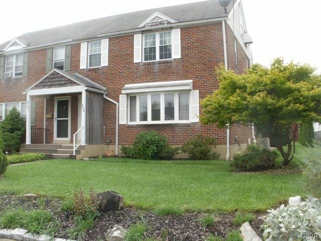 528 N 3rd St, Emmaus, PA 18049 - photo 1