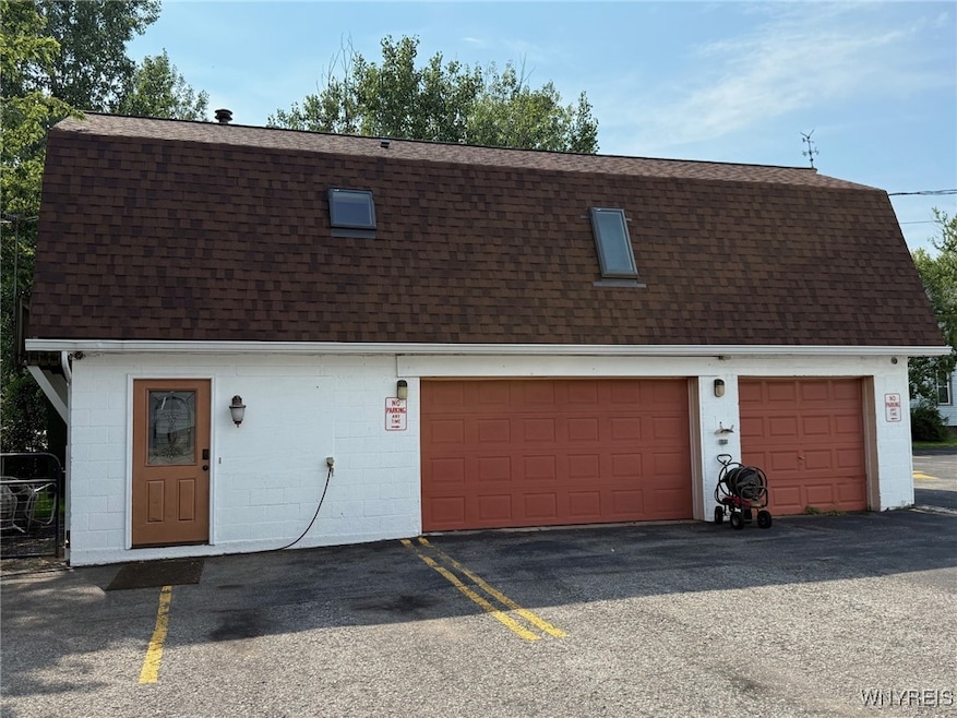 2436 Niagara Rd, Niagara Falls, NY 14304 - photo 1