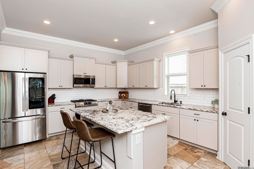 6302 Soaring Dr, Gonzales, LA 70737 - photo 1