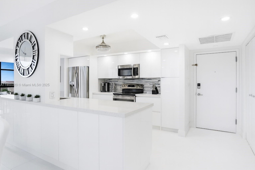 Avant Garde Condominiums unit 1510W, Hallandale Beach, FL 33009 - photo 1