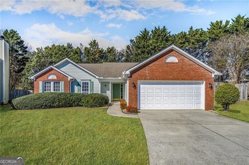 Charming 3-bedroom ranch on cul de sac with huge b
