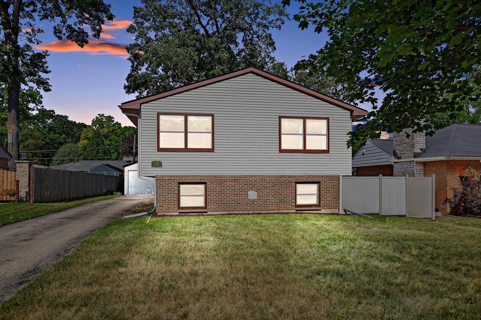 424 N Berwick Blvd, Waukegan, IL 60085 - photo 1