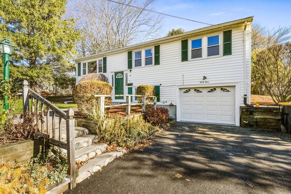 Sold $589,900 • Co-Listing Agent