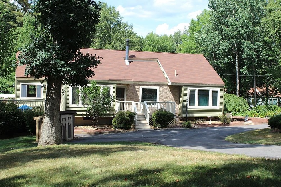 90 Redfield Cir, Derry, NH 03038 - photo 1