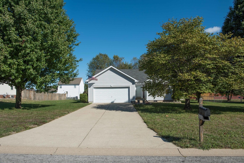 768 Helmwood Cir, Mount Washington, KY 40047 - photo 1