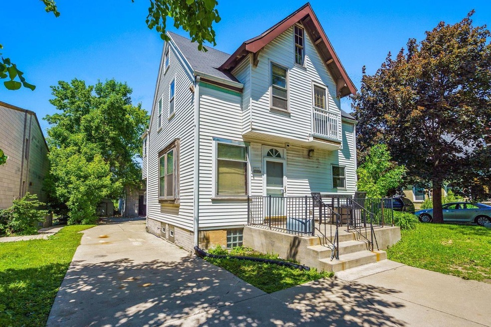 3315 S Clement Ave, Milwaukee 01