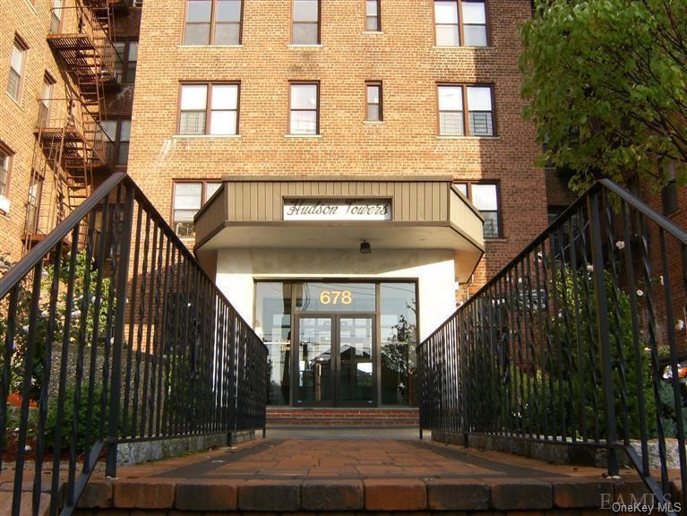 Hudson View unit 1I, Yonkers, NY 10701 - photo 1