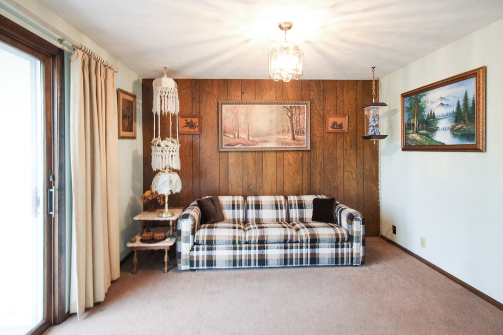 425 W Cherry St, Freeport, IL 61032 - photo 1