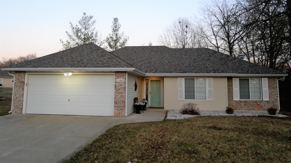 1704 E Phoenix Dr