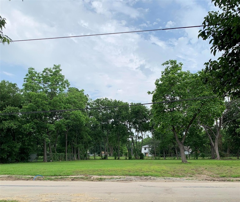 409 E 6th St, Bonham, TX 75418 - photo 1