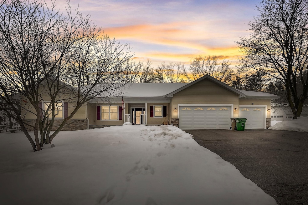 6341 Pheasant Ln, Verona, WI 53593 - photo 1