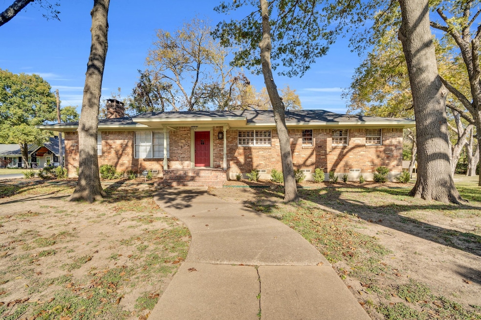 1122 W Main St, Waxahachie, TX 75165 - photo 1