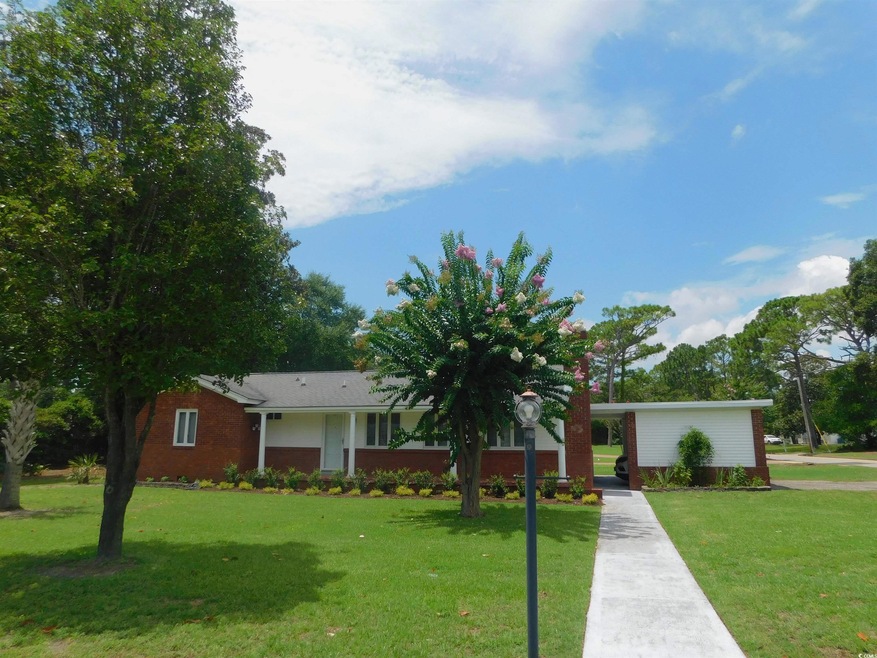 Ranch-style house featuring a front yard