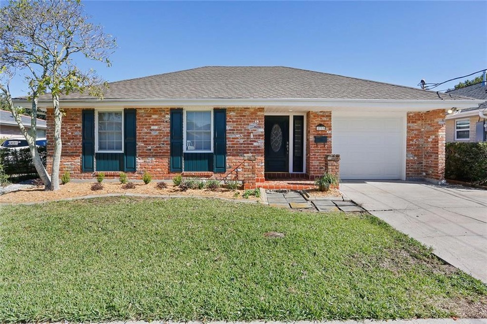 2733 Metairie Court