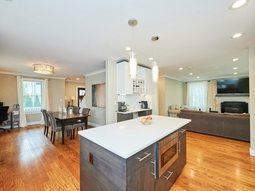 405 Parker St unit 405, Newton Center, MA 02459 - photo 1