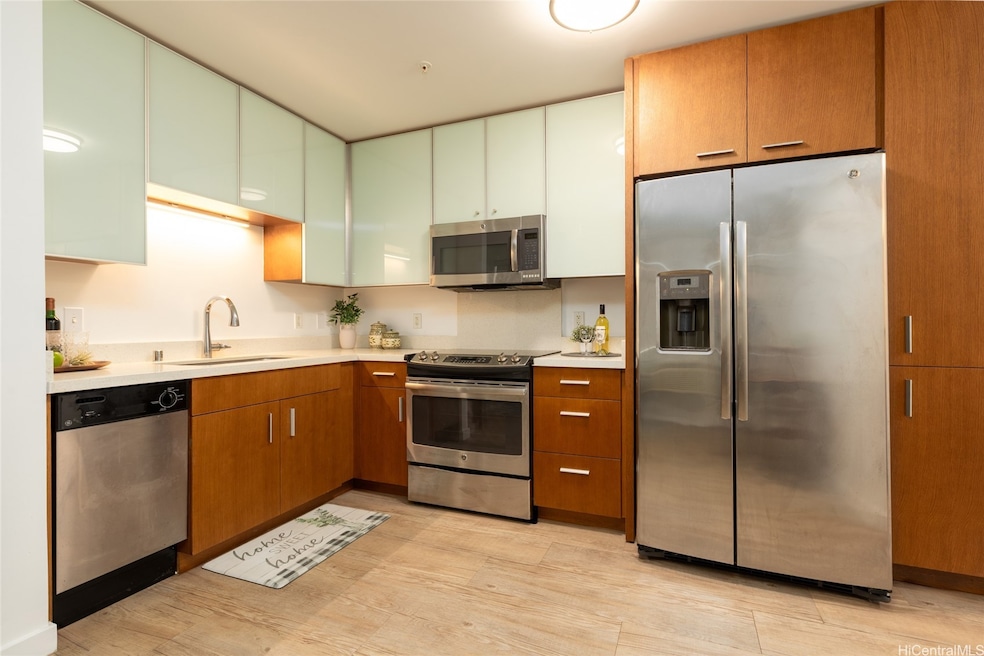 Under Contract $565,000 • Co-Listing Agent