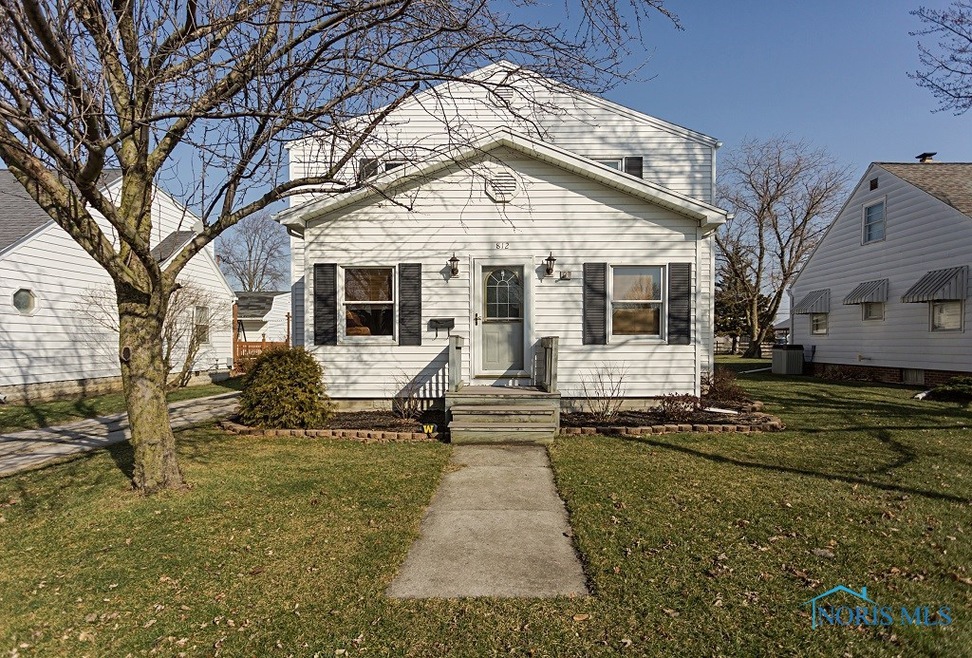 812 W College Ave, Woodville, OH 43469 - photo 1