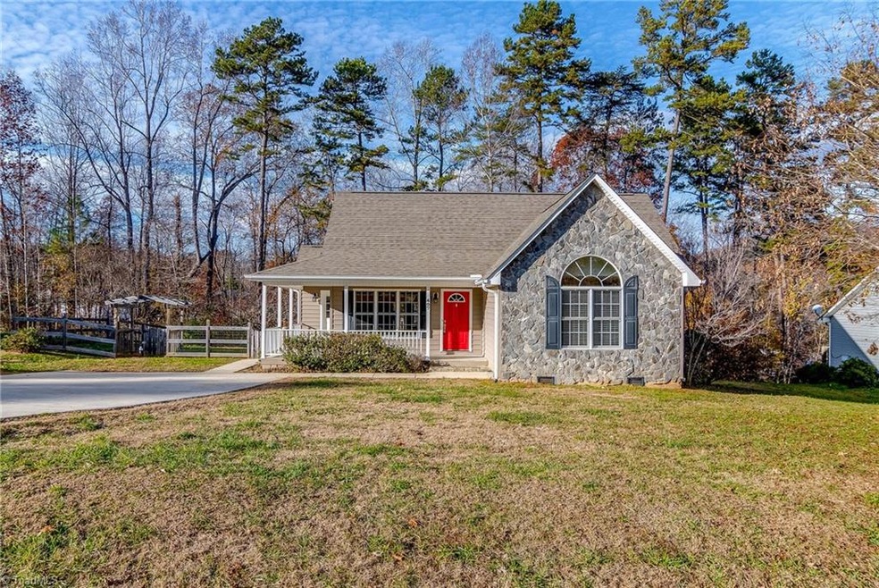 807 Raintree Ct, Randleman, NC 27317 - photo 1