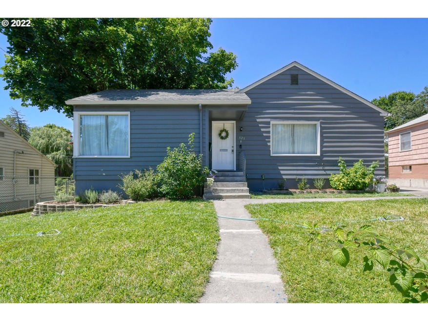 623 NW 7th St, Pendleton, OR 97801 - photo 1