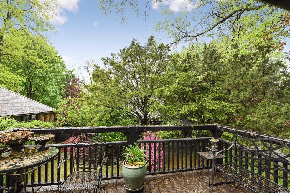 249 Manor Rd, Little Neck, NY 11363 - photo 1