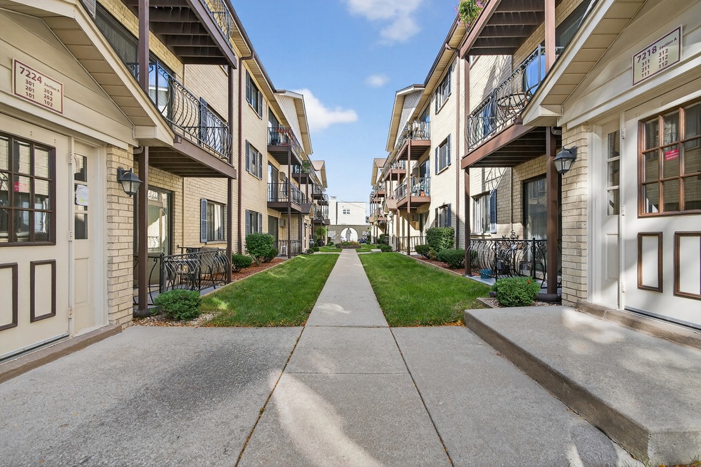 7218 W Wrightwood Ave unit 111, Elmwood Park, IL 60707 - photo 1