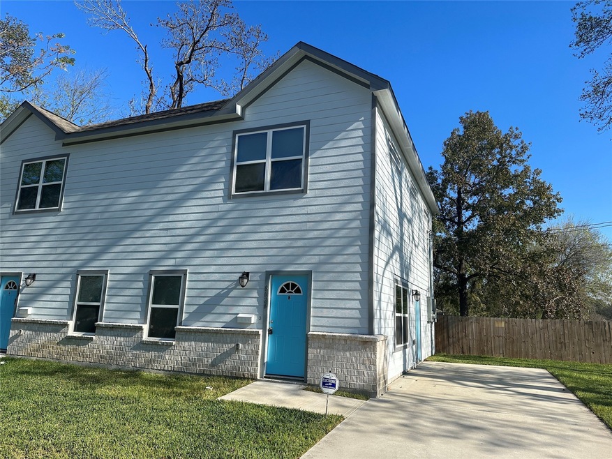 8626 Williamsdell St unit B, Houston, TX 77088 - photo 1