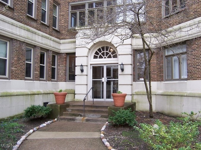 2330 Euclid Heights Blvd unit 301, Cleveland, OH 44106 - photo 1