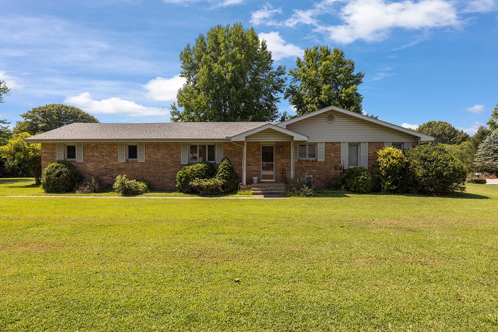 1635 Oak Dr, Aurora, MO 65605 MLS 60248873