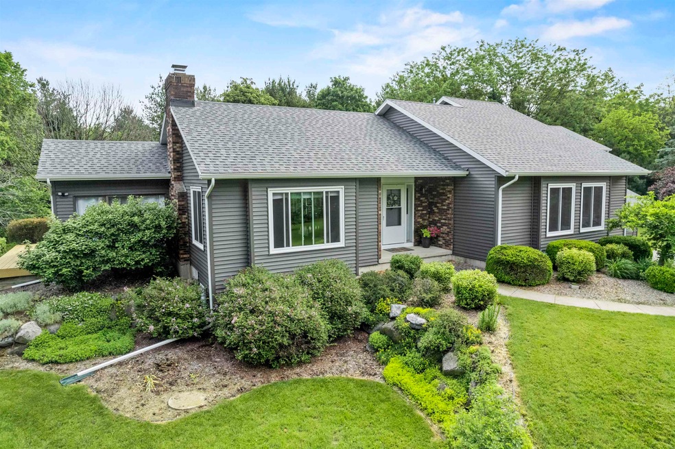 484 Windmill Rd, Brooklyn, WI 53521 - photo 1