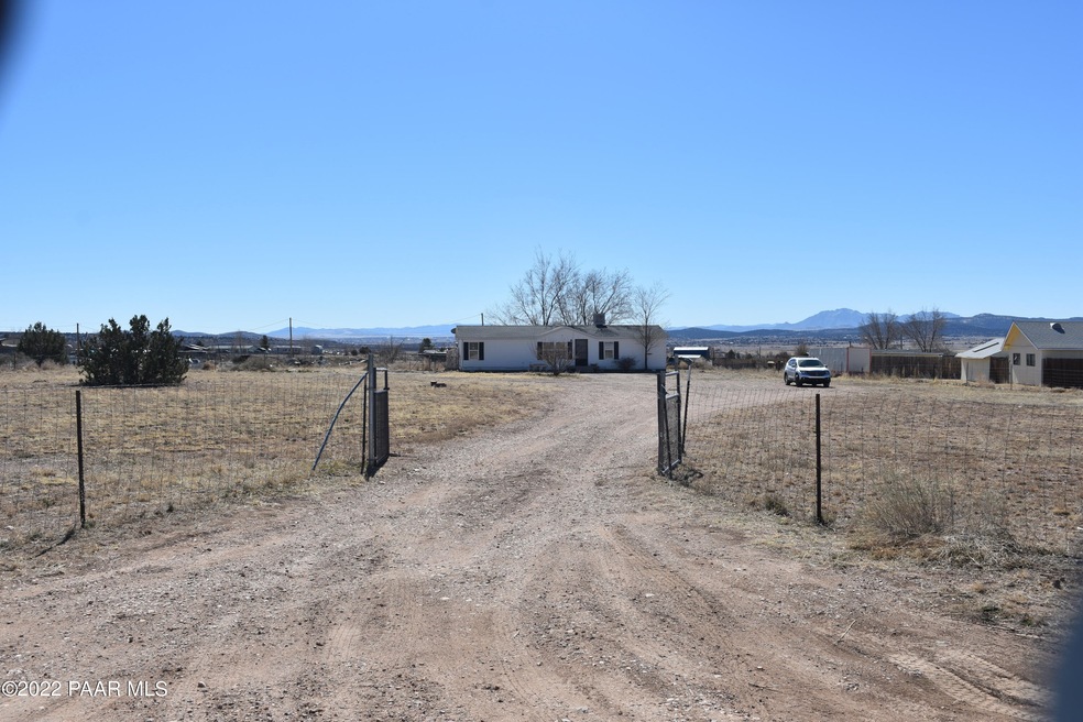 325 W Quail Rd, Paulden, AZ 86334 - photo 1