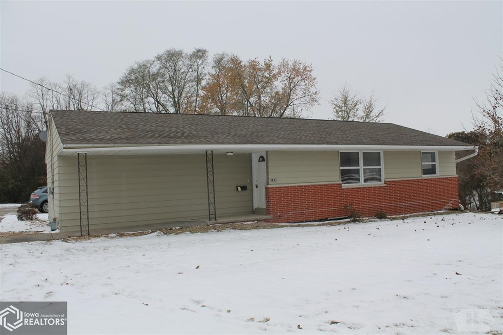 209 S 8th Ave E, Newton, IA 50208 - photo 1