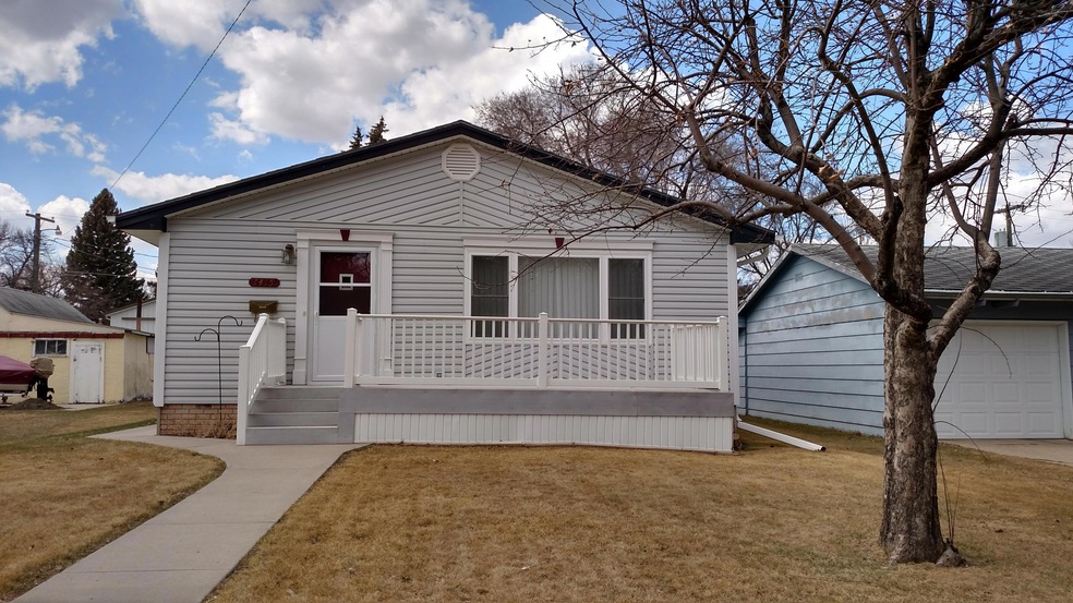 1415 3rd Ave NW, Jamestown, ND 58401 - photo 1