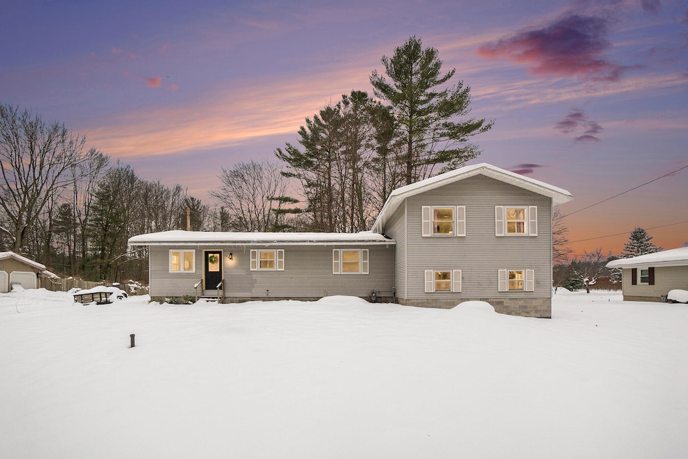 18689 W Spring Lake Rd, Spring Lake, MI 49456 - photo 1