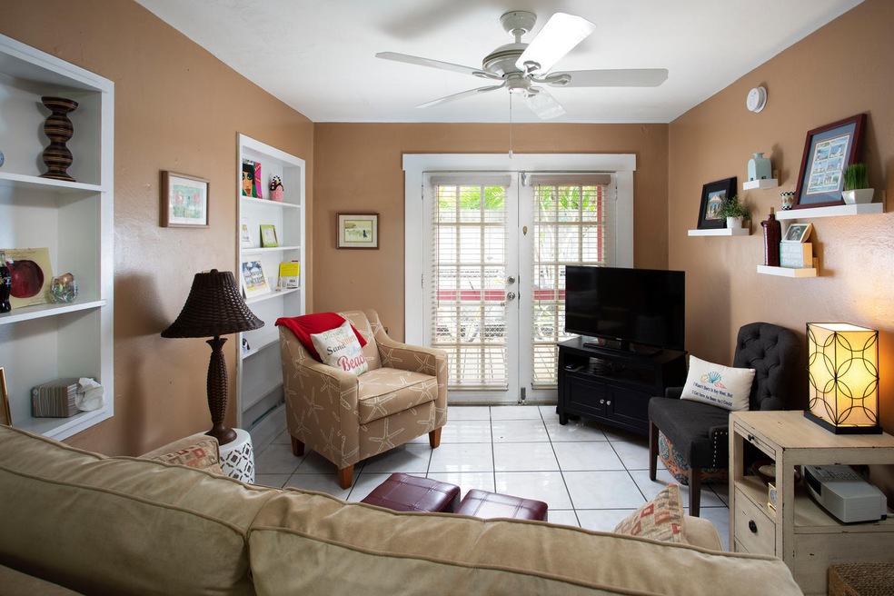 1011 Varela St Key West FL-large-003-008