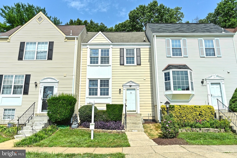 13893 Laura Ratcliff Ct, Centreville, VA 20121 - photo 1