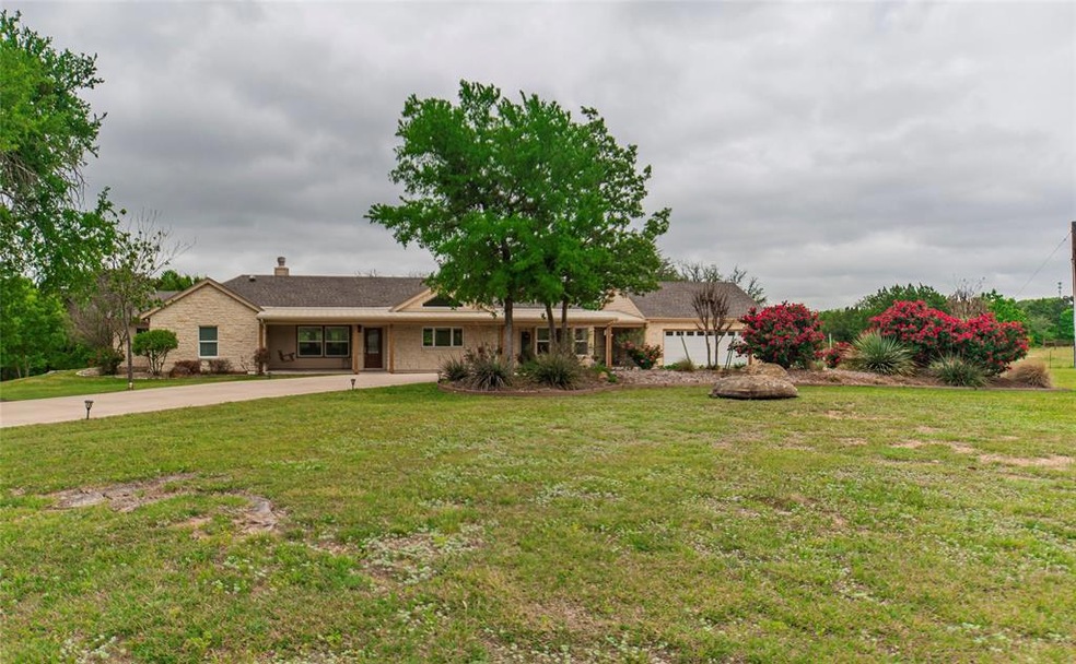 427 Woodcreek Ct, Granbury, TX 76049 - photo 1