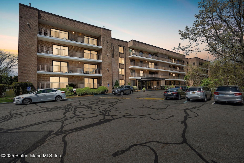 3461 Amboy Rd unit 4B, Staten Island, NY 10306 - photo 1