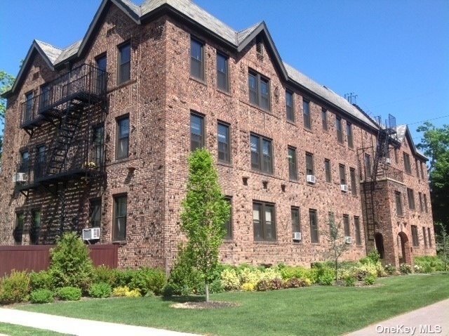 205 Steven Place unit B3, Woodmere, NY 11598 - photo 1