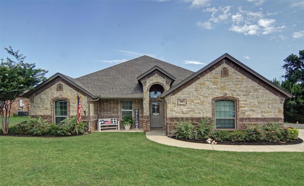 601 Meadow Park Dr, Boyd, TX 76023 - photo 1