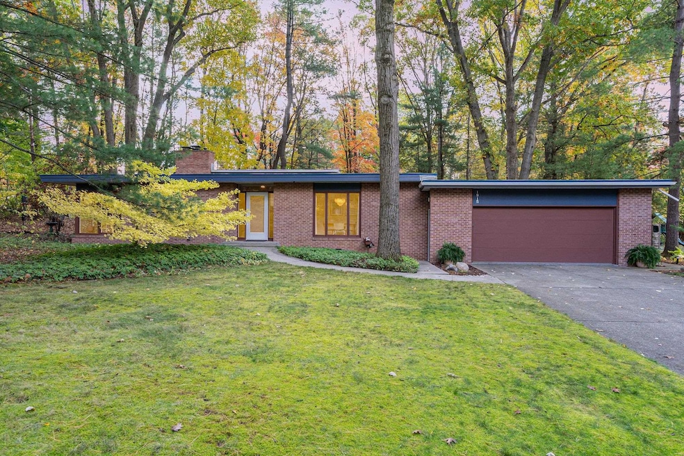 1915 Sylvan Ln, Midland, MI 48640 - photo 1