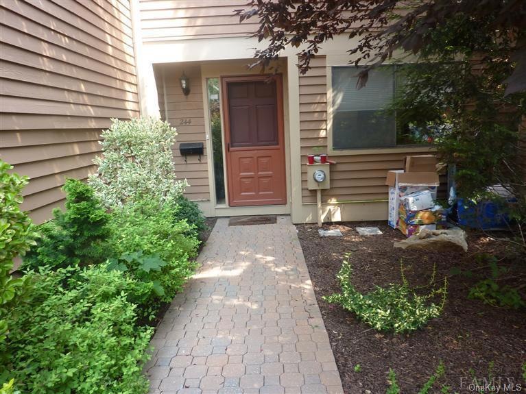 244 Treetop Crescent, Rye Brook, NY 10573 - photo 1