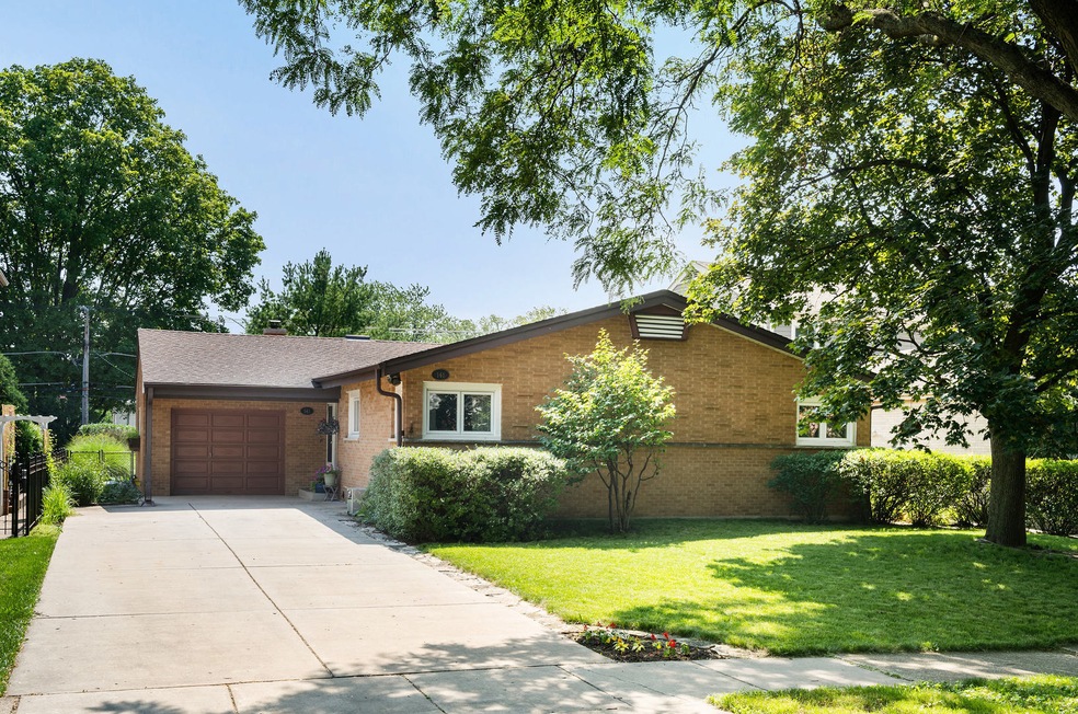 141 S Linden Ave, Elmhurst, IL 60126 - photo 1