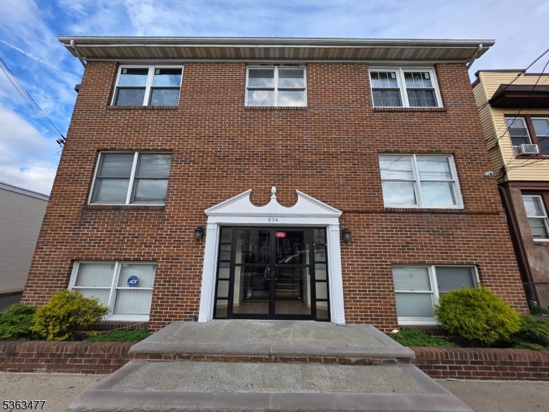 634 S Broad St unit C2, Elizabeth, NJ 07202 - photo 1