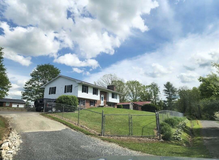 120 Ballpark Rd unit 120, Craigsville, WV 26205 - photo 1