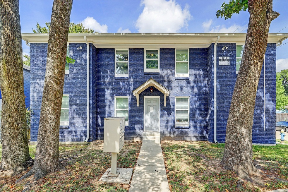 1009 Enid St unit 2, Houston, TX 77009 - photo 1