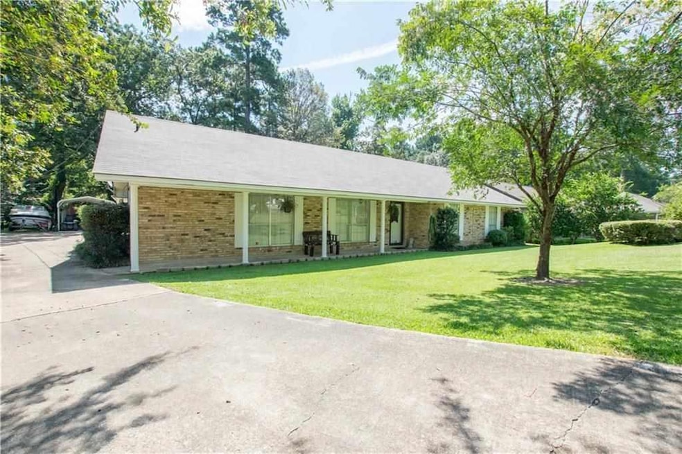 200 Wildwood Dr, Pineville, LA 71360 - photo 1