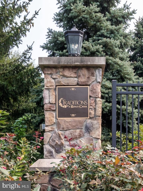 432 Creekside Dr unit B46, Brookhaven, PA 19015 - photo 1