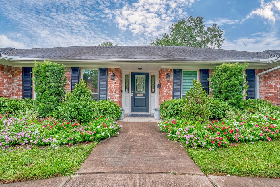 10118 Briar Forest Dr, Houston, TX 77042 - photo 1